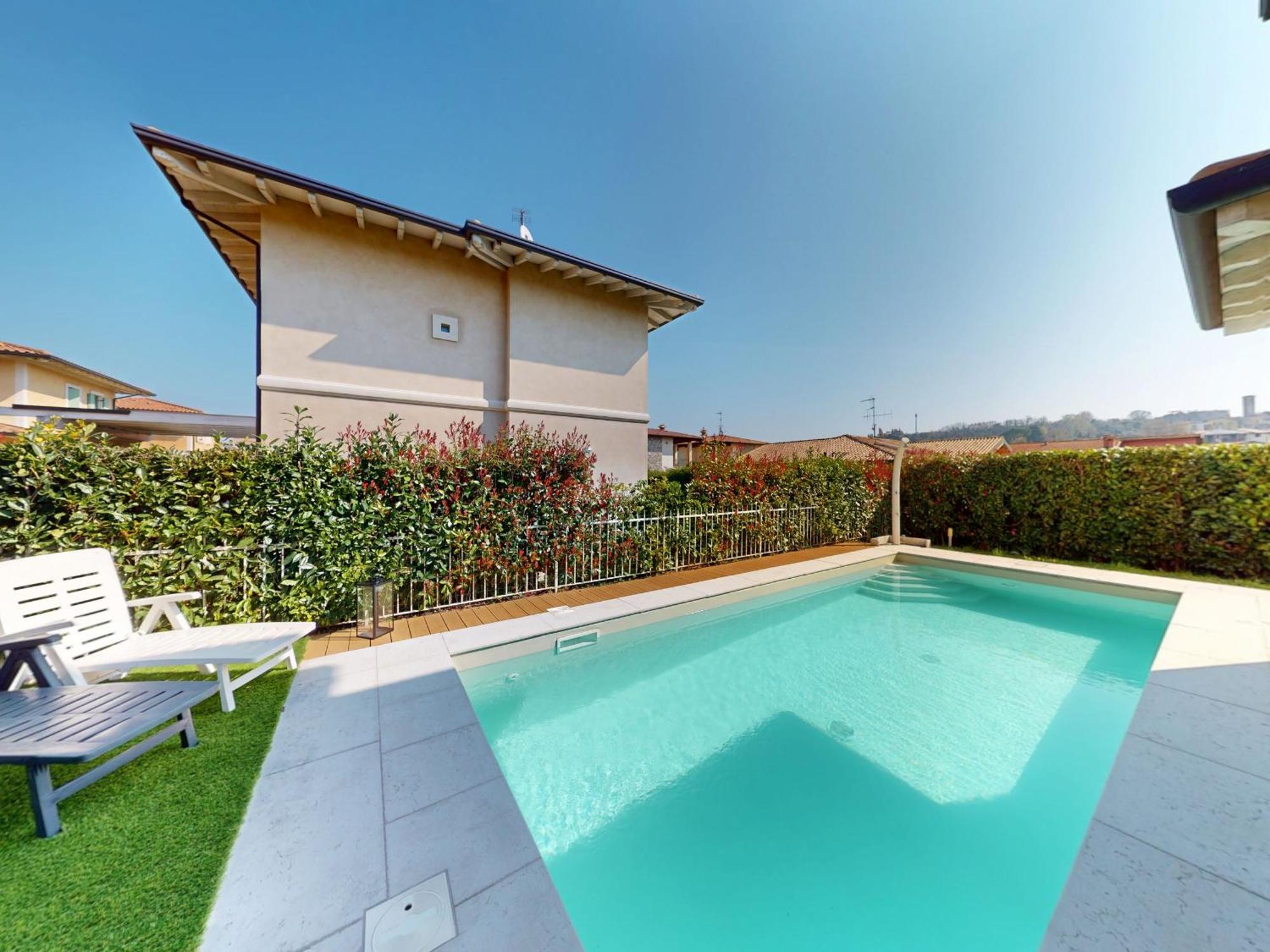 Villa Dolcevita By Bookinggardalake Manerba del Garda Exterior photo